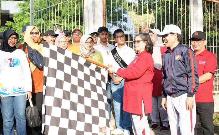 Pj Wali Kota Kediri Ikut Jalan Sehat saat Peringati Hari Keluarga Nasional ke-31 Pj Wali Kota Kediri Ikut Jalan Sehat saat Peringati Hari Keluarga Nasional ke-31