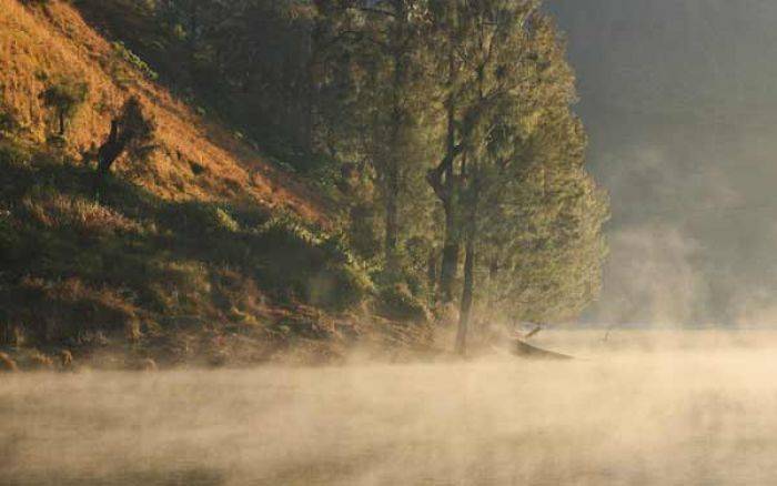 Suhu di Gunung Semeru di bawah Nol Derajat Suhu di Gunung Semeru di bawah Nol Derajat