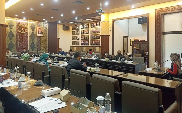 Minus Praktisi Penyiaran, Komisioner KPID Jatim Terpilih Didominasi Aktivis Ormas Minus Praktisi Penyiaran, Komisioner KPID Jatim Terpilih Didominasi Aktivis Ormas