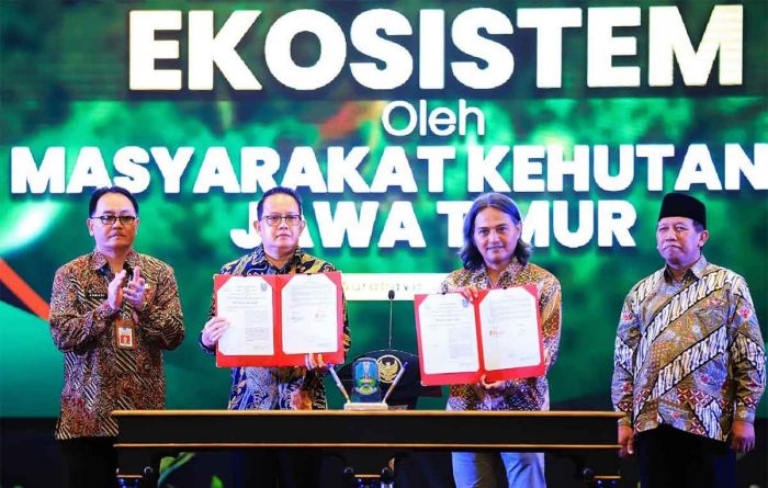 Pj Gubernur Jatim Ajak Masyarakat Masifkan Sedekah Oksigen dengan Tanam Mangrove Pj Gubernur Jatim Ajak Masyarakat Masifkan Sedekah Oksigen dengan Tanam Mangrove