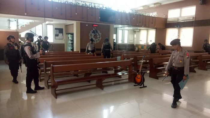 Polres Pamekasan Sterilisasi Sejumlah Gereja Jelang Natal dan Tahun Baru 2020