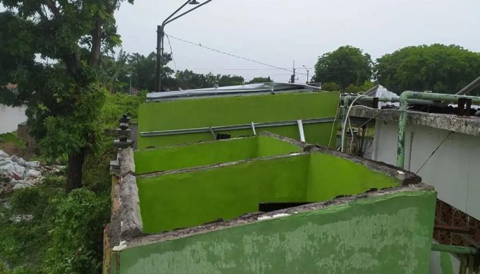 Diterjang Angin Kencang, Atap Musala RSUD Smart Porak Poranda, Beberapa Ruang Rawat Jalan Bocor