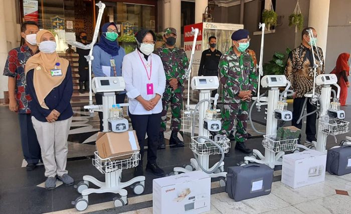 Pemkot Surabaya Bantu Ventilator untuk 9 Rumah Sakit Pemkot Surabaya Bantu Ventilator untuk 9 Rumah Sakit