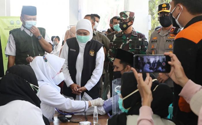 Tinjau Ponpes Lirboyo Kediri, Khofifah: Terima Kasih Atas Suksesnya Vaksinasi Berbasis Ponpes