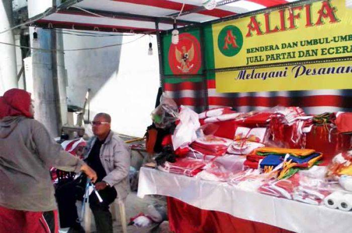 Berkah Tujuhbelasan, Pengrajin Bendera Raup Omzet hingga Puluhan Juta Berkah Tujuhbelasan, Pengrajin Bendera Raup Omzet hingga Puluhan Juta