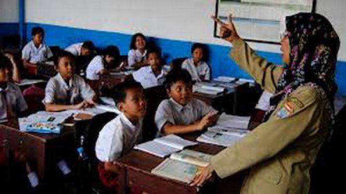 Belum Kantongi Ijazah Sarjana, 559 Guru di Sampang akan Diturunkan Jadi Admin Belum Kantongi Ijazah Sarjana, 559 Guru di Sampang akan Diturunkan Jadi Admin