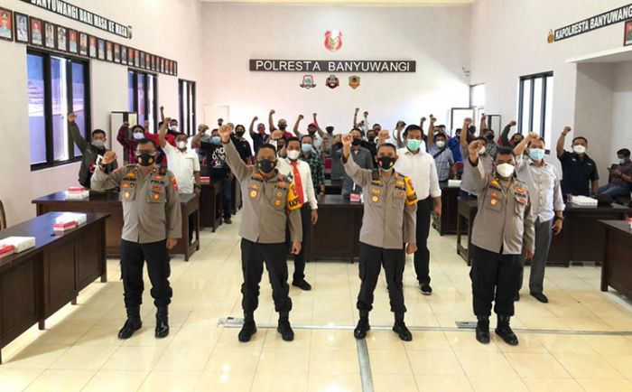 Tingkatkan Sinergisitas, Kapolresta Banyuwangi Gelar Silaturahmi dengan Rekan Media Tingkatkan Sinergisitas, Kapolresta Banyuwangi Gelar Silaturahmi dengan Rekan Media