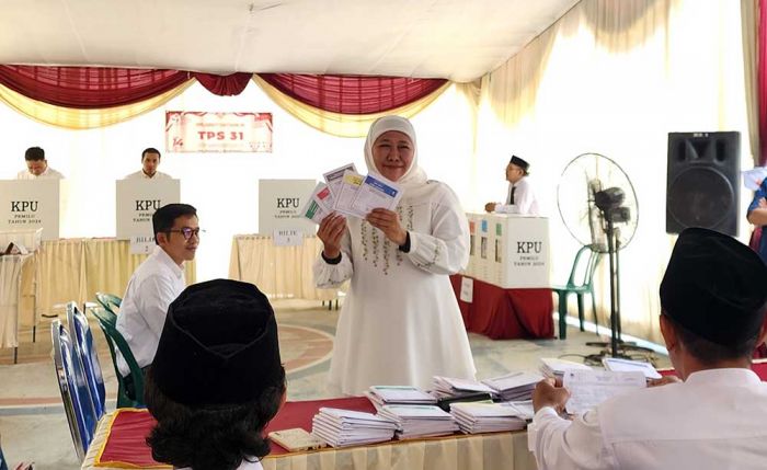 Khofifah Nyoblos di TPS 31 Kelurahan Jemur Wonosari, Berpesan Hal ini Khofifah Nyoblos di TPS 31 Kelurahan Jemur Wonosari, Berpesan Hal ini