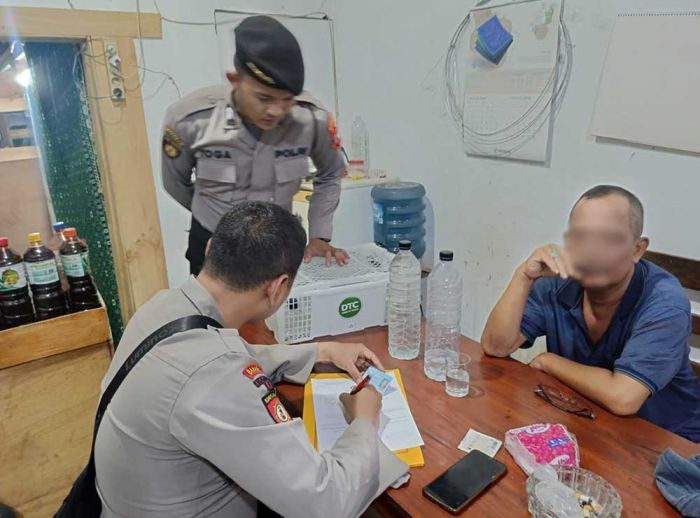 Jual Miras di Warung Kopi, Pria Paruh Baya Dibekuk Polres Mojokerto Kota Jual Miras di Warung Kopi, Pria Paruh Baya Dibekuk Polres Mojokerto Kota