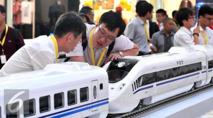 Kereta Cepat Proyek Rugi, FSP: Jokowi Ditekan Pemodal Kampanye Pilpres Kereta Cepat Proyek Rugi, FSP: Jokowi Ditekan Pemodal Kampanye Pilpres