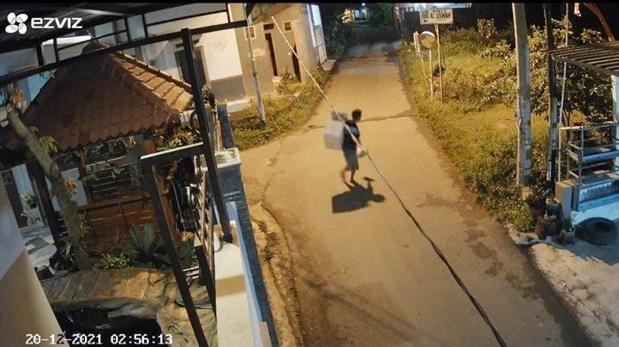 Kotak Amal Masjid Al Uswah Tuban Digondol Maling, Aksi Pelaku Terekam Kamera CCTV hingga Viral