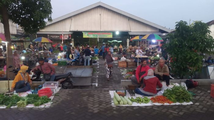 Dinas Perdagangan Kediri Terapkan Physical Distancing di Pasar Tradisional Pare