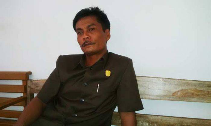 Banyak Masyarakat Jadi Buruh di Kampungnya Sendiri Banyak Masyarakat Jadi Buruh di Kampungnya Sendiri
