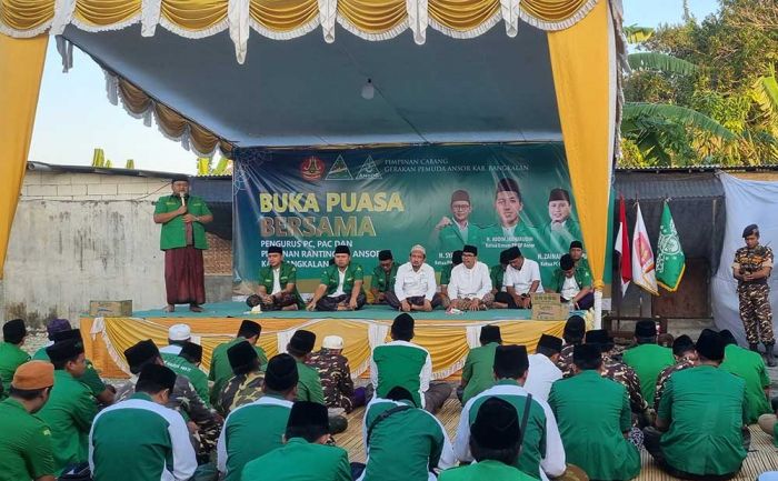 Pererat Silaturahim, Ansor Bangkalan Bagi-Bagi Takjil, Istighotsah, dan Buka Bersama