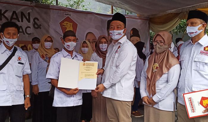 Lantik Pengurus PAC Gerindra, Alif Siap Amputasi Kader Jika Tak Satu Komando Menangkan QA di Pilbup Lantik Pengurus PAC Gerindra, Alif Siap Amputasi Kader Jika Tak Satu Komando Menangkan QA di Pilbup