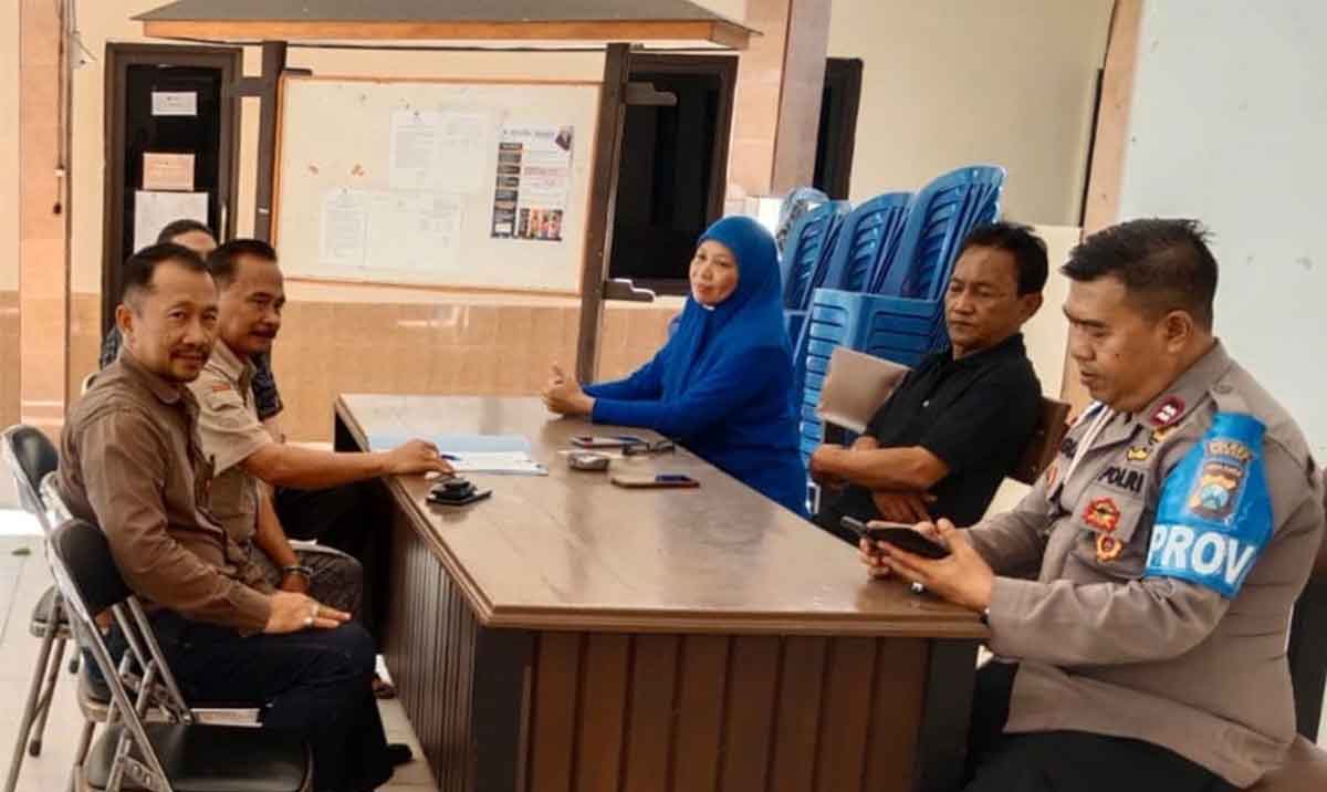Subandi dan Rudi Suprayitno (kiri) selaku kuasa hukum Kusno saat hadir dalam mediasi. Foto: Ist.