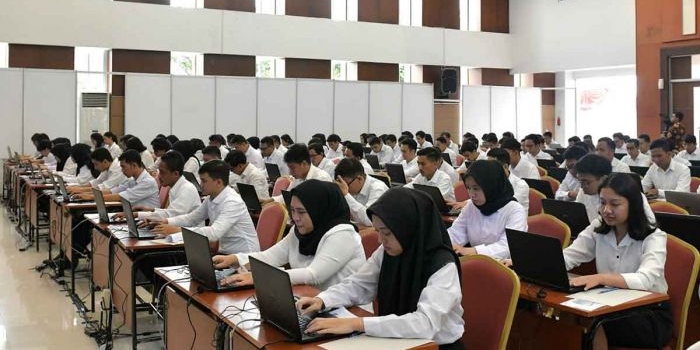 Peserta seleksi CPNS 2024 saat mengikuti ujian.