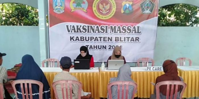 Vaksinasi massal yang diselenggarakan BIN Jatim.