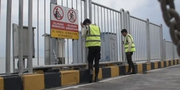 rutin-pantau-bbpjn-pastikan-jembatan-suramadu-aman-dilintasi-kendaraan