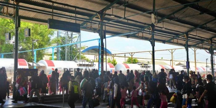 kai-daop-7-stasiun-kediri-peringkat-2-dengan-volume-pelanggan-terpadat-di-libur-isra-miraj