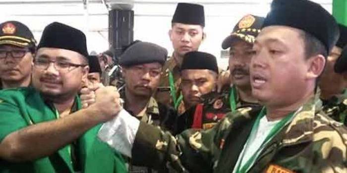 Nusron Wahid (kanan) dan Yaqut Cholil Choumas (kirin). foto: pikiran rakyat online.