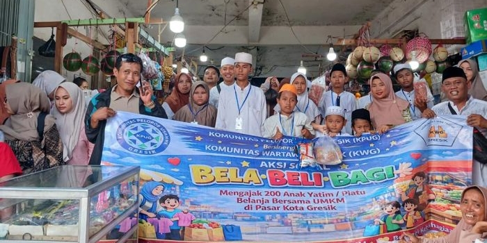bahagiakan-anak-yatim-kwg-dan-kpug-ajak-200-anak-belanja-baju-lebaran-di-pasar-gresik