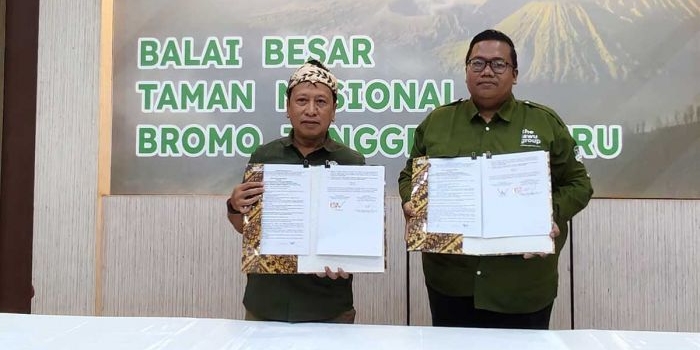 Penandatangan MoU Pengelolaan Jembatan Kaca Bromo antara BBTNBTS dengan CV. Sinergi Permata Semesta.