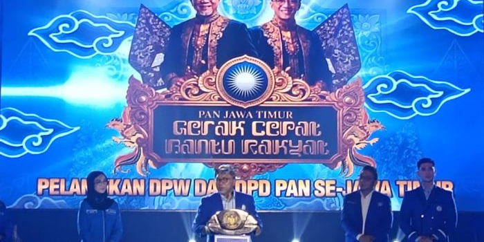 Zulkifli Hasan, Ketua Umum PAN, saat melantik dan mengukuhkan pengurus PAN se-Jawa Timur di Jatim Expo, Surabaya. Foto: DIDI ROSADI.