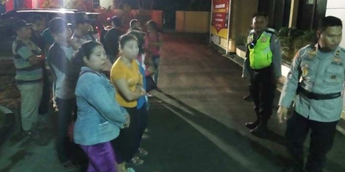 Para pemandu karaoke hingga penjual miras yang diamankan petugas Polres Bojonegoro dalam operasi pekat. foto: EKY NURHADI/ BANGSAONLINE