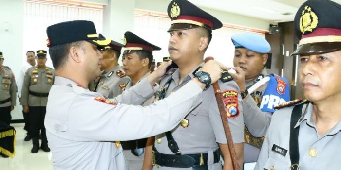 pimpin-sertijab-5-kapolsek-kapolres-gresik-tekankan-pelayanan-humanis