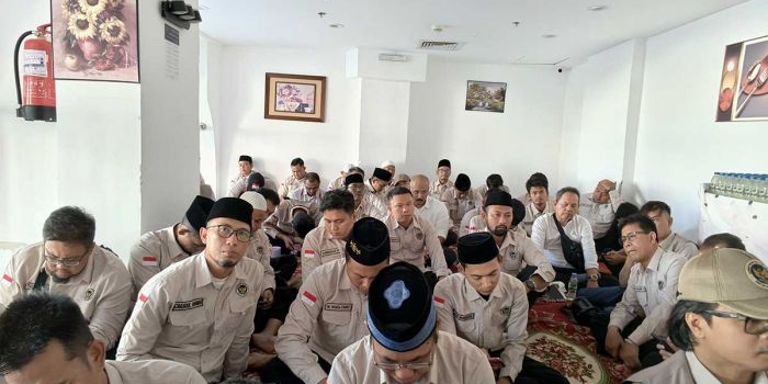 petugas-haji-gelar-doa-bersama-sambut-kloter-pertama-di-madinah