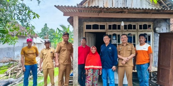 Hery Suyatnoko bersama OPD terkait saat mendatangi rumah warga yang rusak akibat hujan deras
