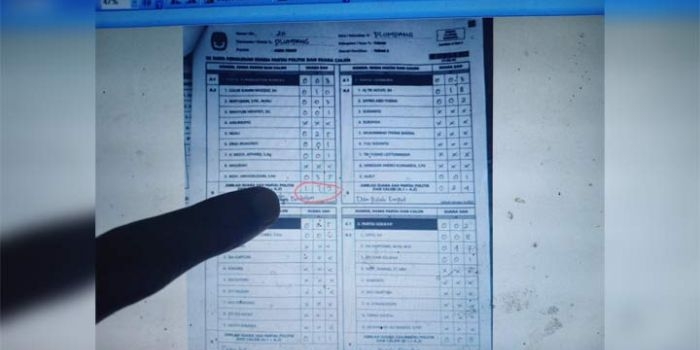 Data perolehan suara di salah satu TPS Kecamatan Plumpang yang salah rekap.