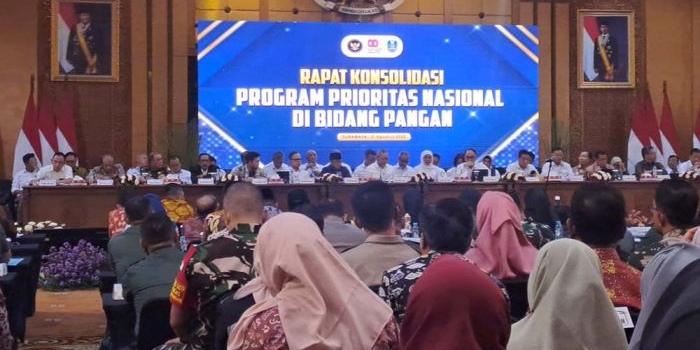 gubernur-khofifah-instruksikan-kepala-daerah-di-jatim-intensif-pantau-distribusi-beras-medium