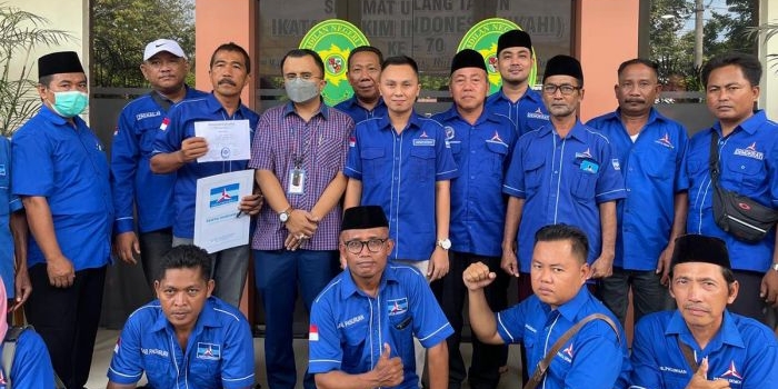 Pengurus DPC Partai Demokrat Kabupaten Pasuruan usai menyerahkan surat permohonan perlindungan hukum kepada PN Bangil.