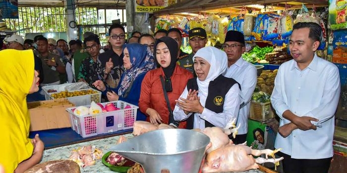 gubernur-khofifah-pastikan-harga-sembako-stabil-di-jember-usai-krisis-bbm