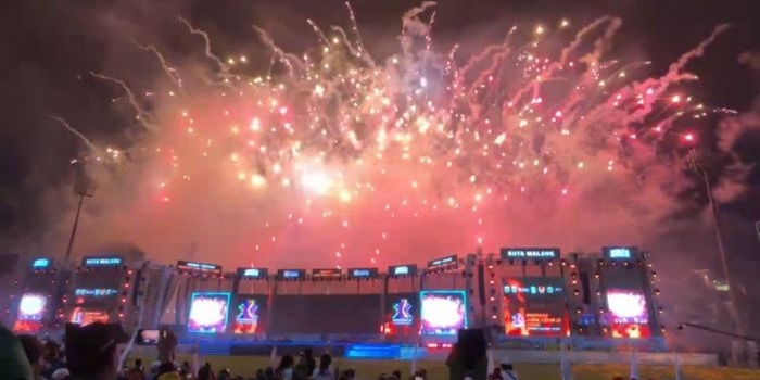 drone-show-dan-pesta-kembang-api-meriahkan-opening-ceremony-porprov-ix-jatim