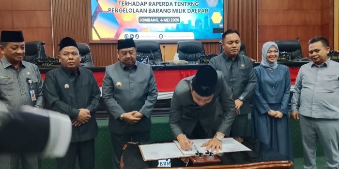 Penandatanganan kesepakatan di Rapat Paripurna di DPRD Jombang