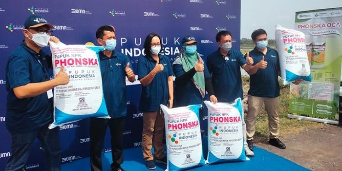 Launching pupuk Phonska OCA di Desa Tanjungharjo, Kecamatan Kapas, Kabupaten Bojonegoro, Selasa (30/3/21).