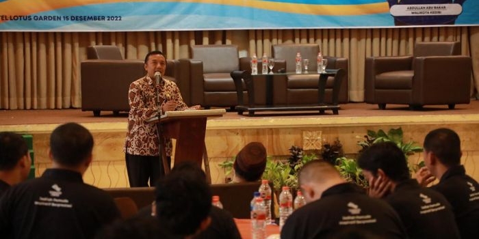 Kepala Bagian Kesejahteraan Rakyat Kota Kediri, Ahmad Jainudin, saat memberi sambutan. Foto: Ist.