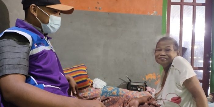 Mariati (58), seorang nenek asal Desa Campurejo, Kecamatan/Kabupaten Bojonegoro.