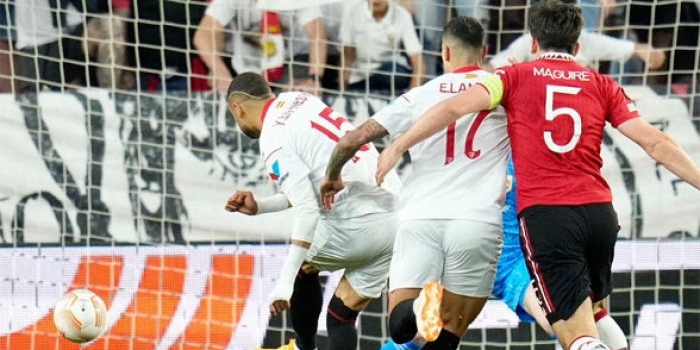 Youssef En-Nesyri cetak gol pembuka Sevilla ke gawang Manchester United.