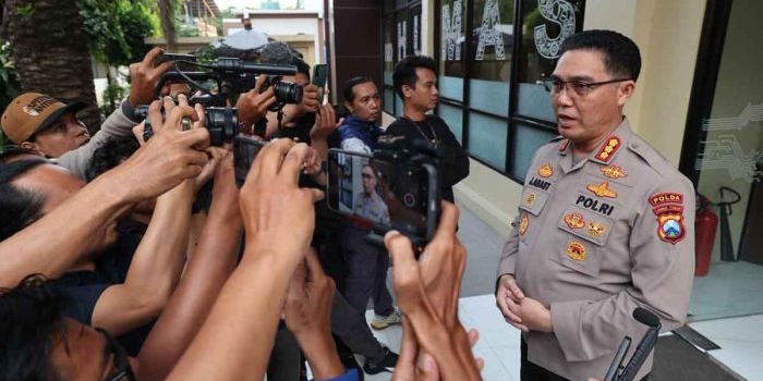 polda-jatim-amankan-2-terduga-pelaku-perusakan-makam-di-pasuruan