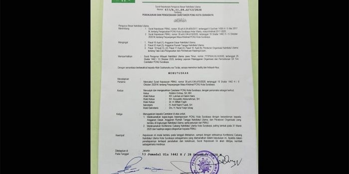 Surat Keputusan PBNU yang berisi tentang pembekuan PCNU Kota Surabaya dan penunjukan karteker.
