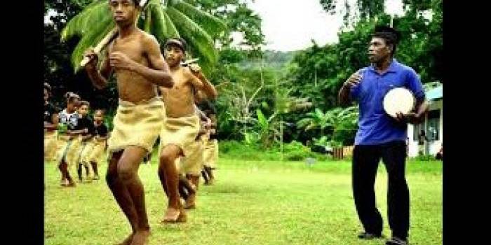 Meskipun Umat Islam minoritas di Papua, tapi banyak masjid berdiri di tengah kampung penduduk muslim. Islam di Papua identik NU karena kental dengan tradisi atau adat istiadat. Foto: infobackpacker.com
