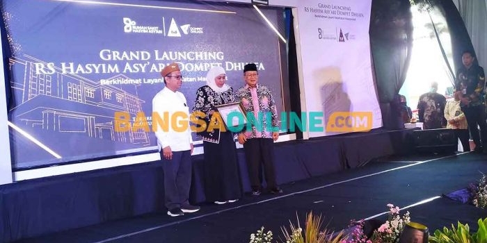 Gubernur Khofifah saat menghadiri peresmian Rumah Sakit Hasyim Asy