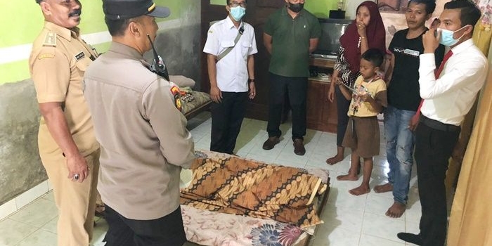 Jenazah saat disemayamkan di rumah duka.