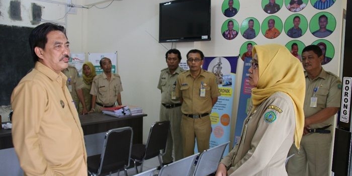 Wakil Bupati Sidoarjo Nur Ahmad Syaifuddin saat sidak di Kantor Kecamatan Wonoayu.