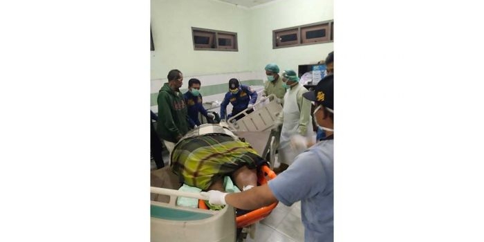 damkar-gresik-evakuasi-jenazah-400-kg-dari-rsud-ibnu-sina