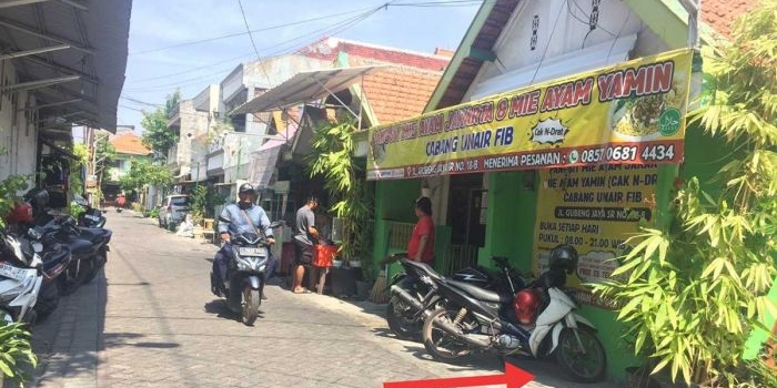 Lokasi pencurian helm di Surabaya.